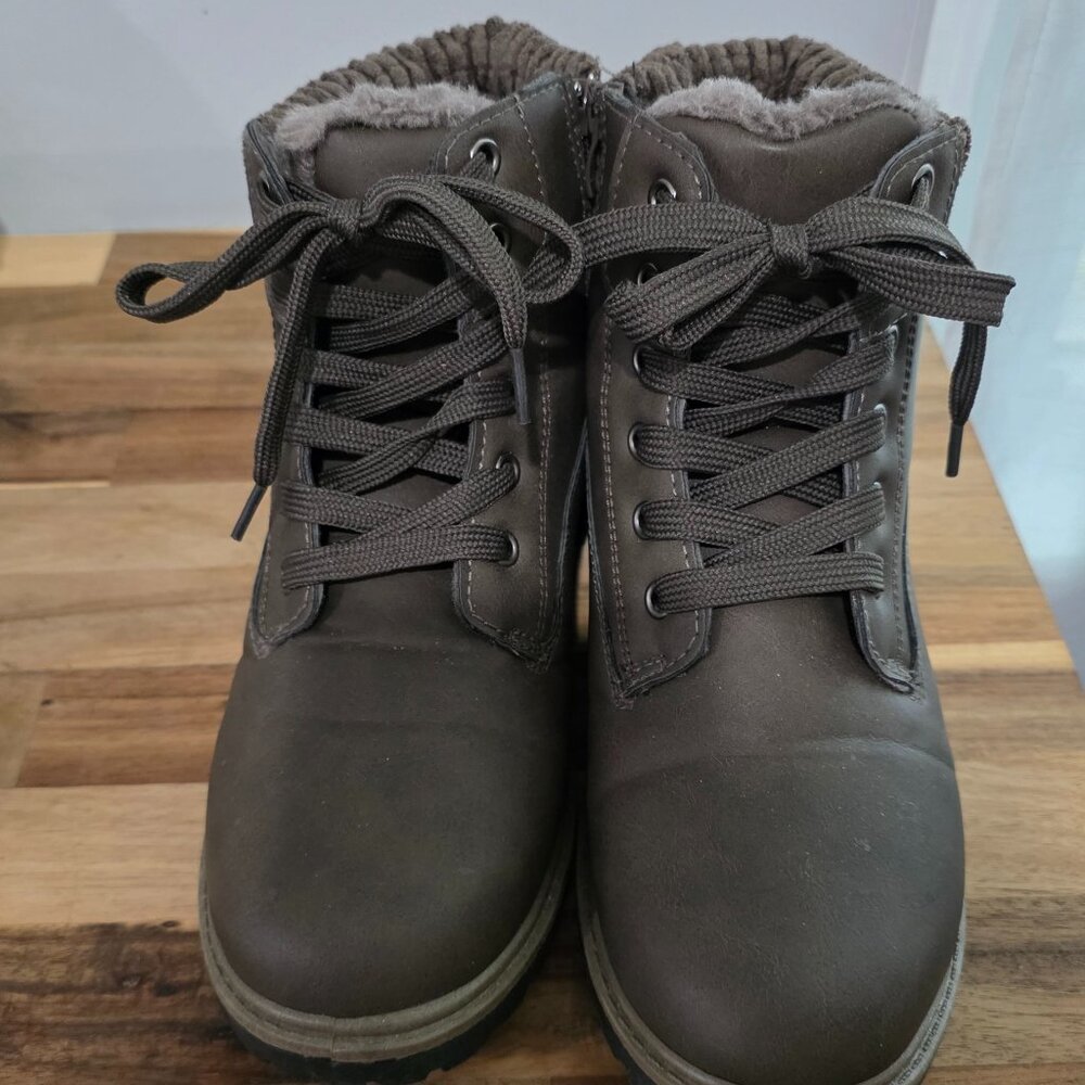 Women's Ankle Boots - size 8 - Insulated